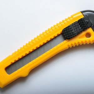 MEDUIM DUTY KNIFE WITH PUSH BUTTON BLADE LOCK