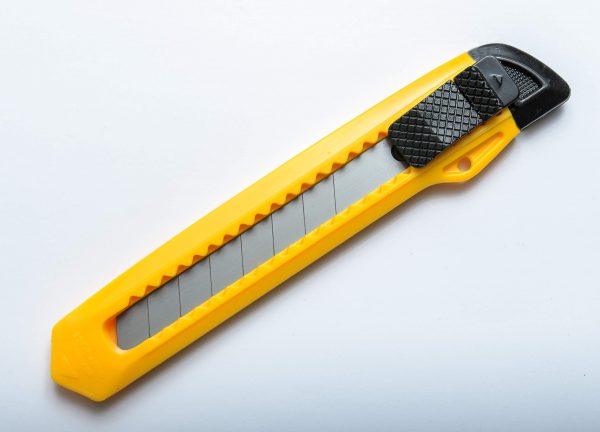18MM MEDIUM DUTY SLIM-LINE KNIFE WITH PUSH BUTTON LOCK