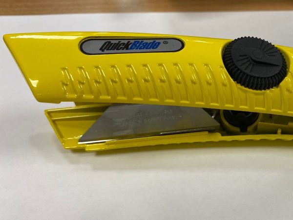 RETRACTABLE KNIFE WITH COMFORT GRIP - Image 4