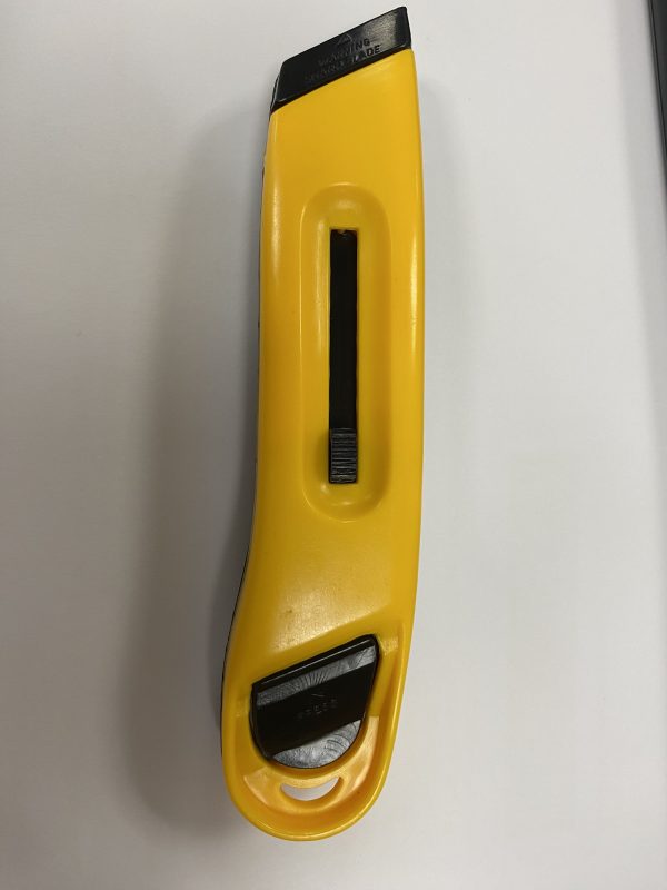 AUTO RETRACTING UTILITY KNIFE - Image 2