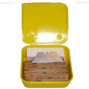 100 MEDIUM DUTY TRIMMING BLADES IN A PLASTIC BOX